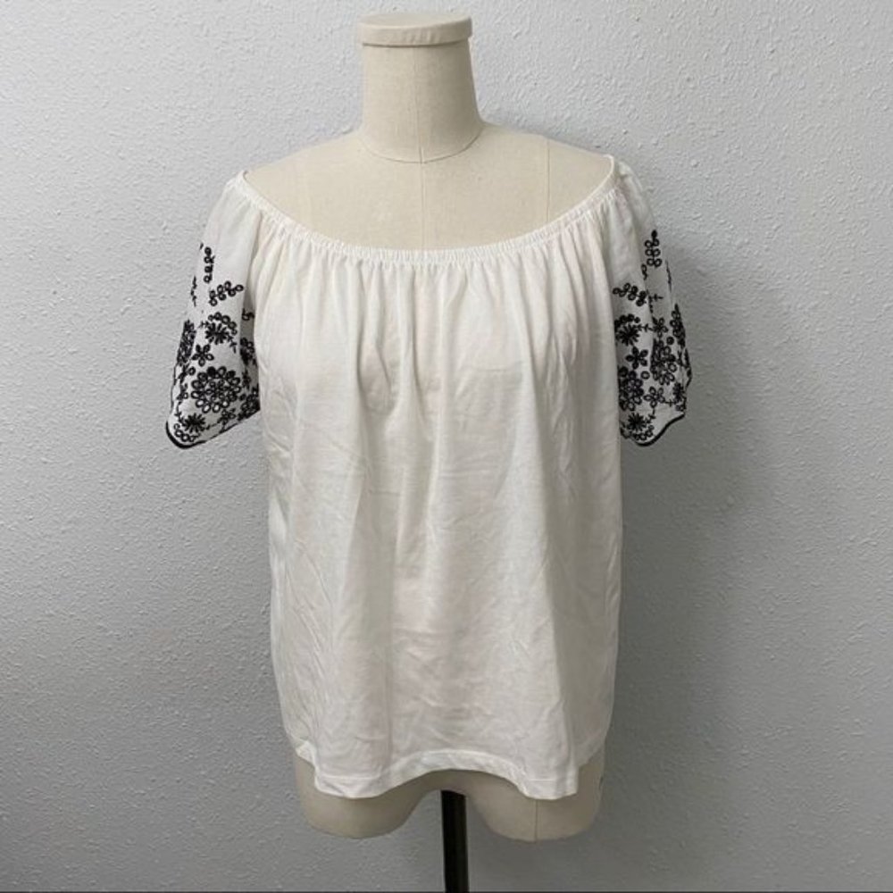 H&M?Off Shoulder Flutter Sleeve Embroidered Top